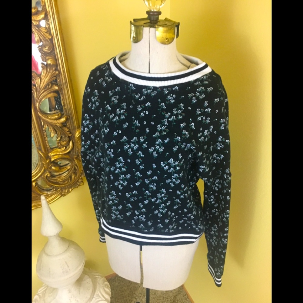 Betsy Johnson Performance small sweatshirt